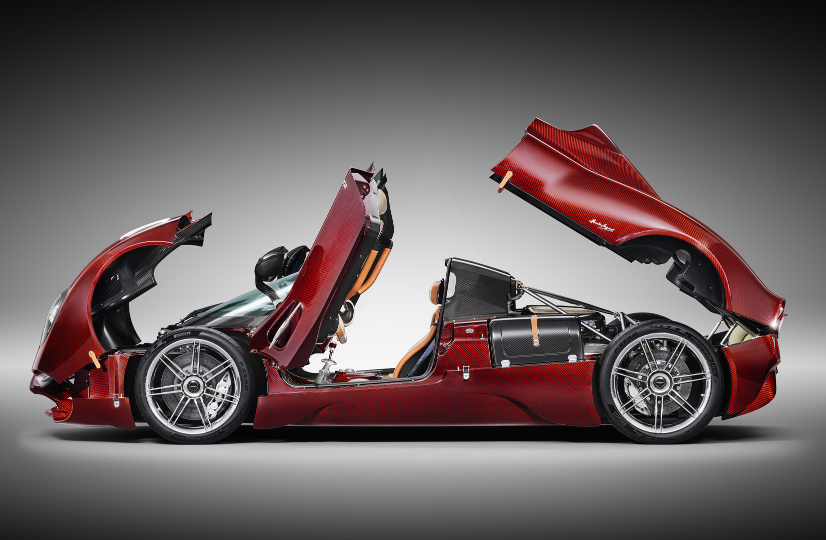 SMALL_Pagani-Utopia-Roadster-010503-Laterale-aperta-totale